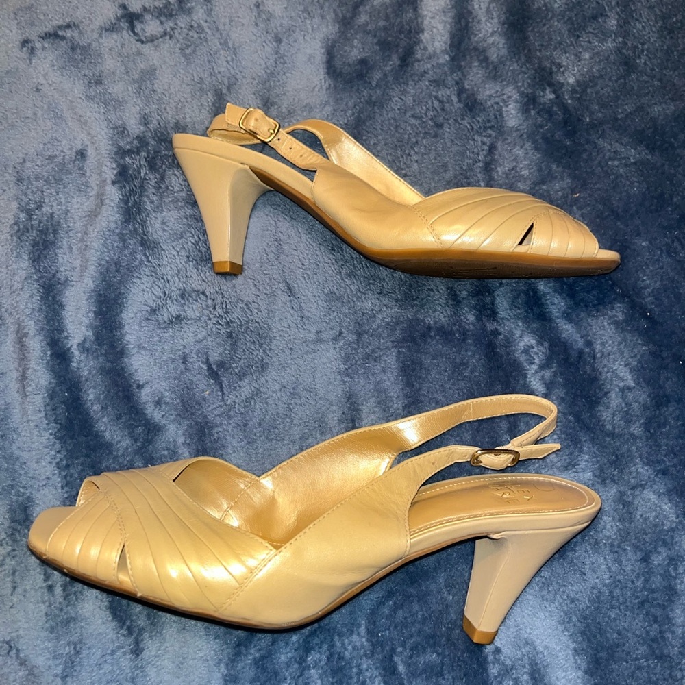 Nude/gold womens heels. 1.5 inches. Never worn.